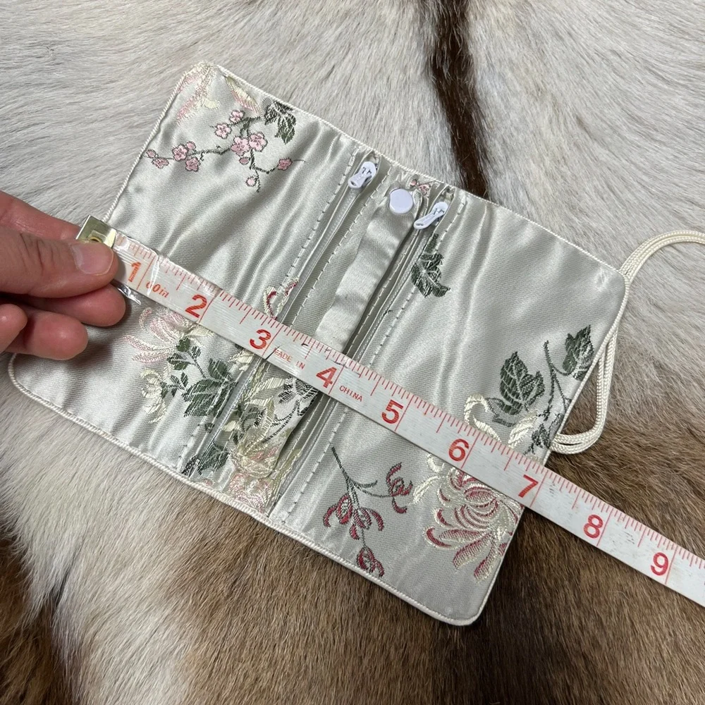 Satin Asian vibes dainty jewelry fabric pouch - Picture 4 of 4